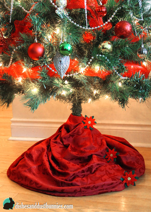 Dollar Store DIY Christmas Tree Skirt
