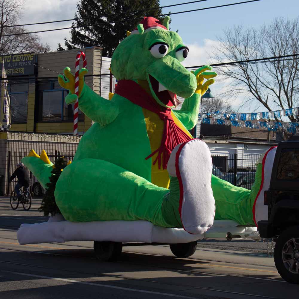 A Visit to the Santa Claus Parade + How we Made Family Time a Little Sweeter! #BakeOn